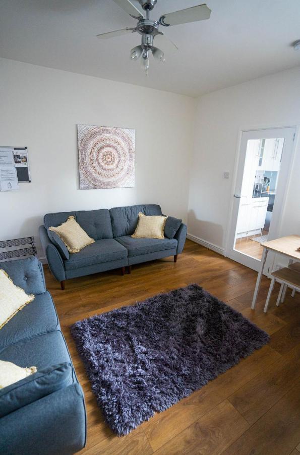 Comfortable House In Nuneaton Sleeps5 Free Parking Good Amenites Zewnętrze zdjęcie